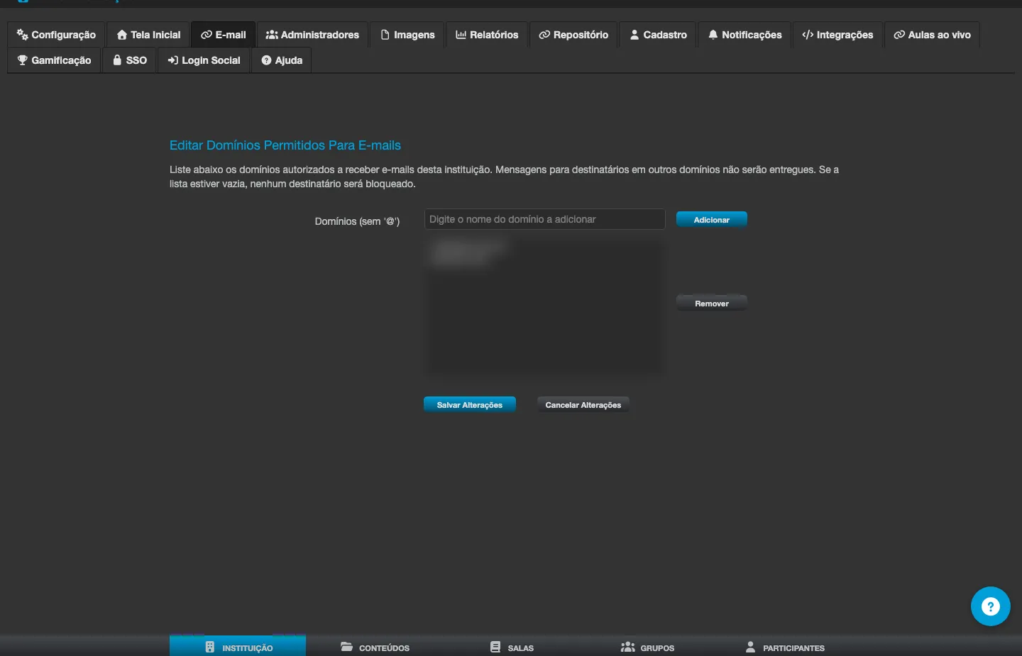 Tela Editar Domínios Permitidos Para E-mails, com o campo para adicionar um domínio e a lista de domínios autorizados